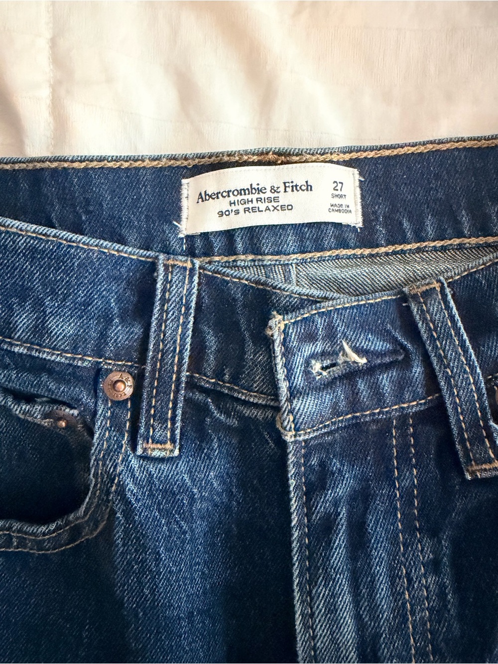 Women’s Abercrombie high rise 90 relaxed fit denim - Picture 4 of 4